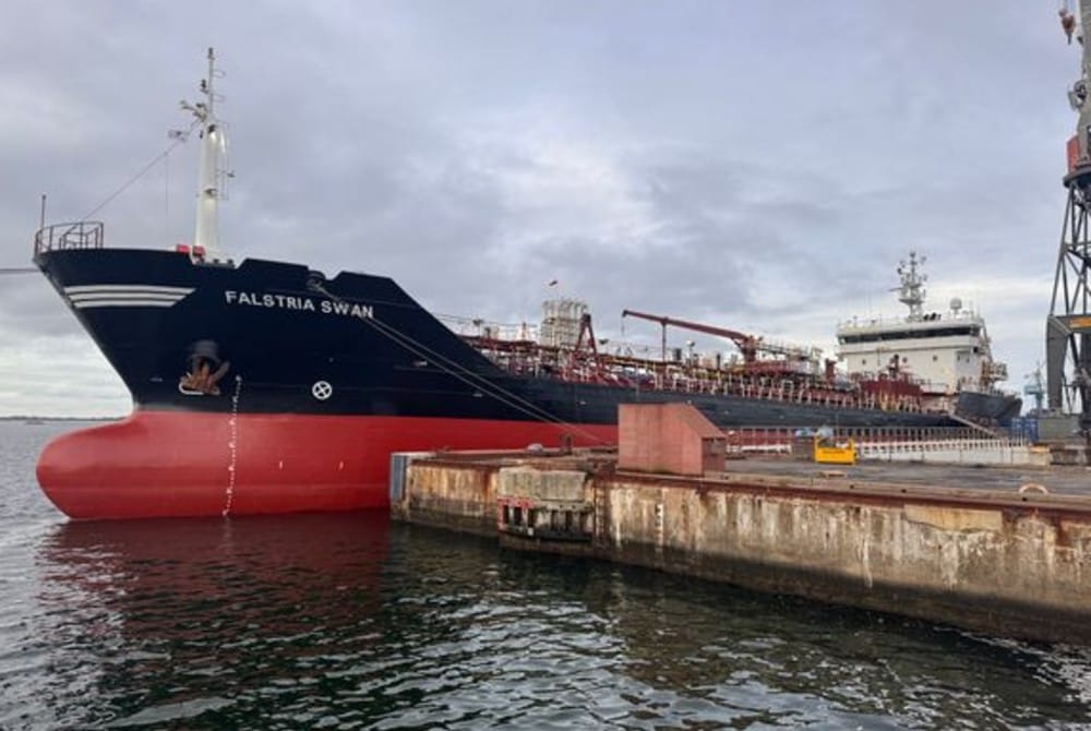 På skibet Falstria Swan fra rederiet Uni-Tankers er der nu installeret avancerede sensorer, der kan måle udledningen af blandt andet sodpartikler (black carbon) i realtid - en teknologi, der er afgørende for at mindske skibsfartens miljøbelastning.