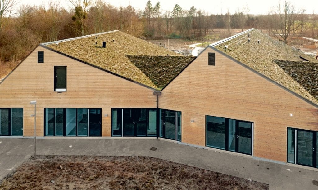 Da dørene til det nye Børnehuset Præstø officielt blev åbnet, var det kulminationen på en fem år lang rejse mod et mere moderne, miljøvenligt og børnevenligt dagtilbud. Bag det svanemærkede byggeri står arkitektfirmaet Friis Andersen Arkitekter – og bag flere af de indvendige vægge står fermacell fibergips.