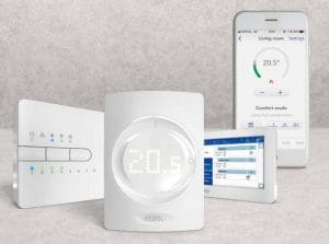 Sentio All-Inclusive gulvvarmesystemet fra Wavin samler gulvvarme og vejrkompensering i én løsning. Det gør installationen enklere, mindsker risikoen for fejl og sparer værdifuld tid på byggepladsen.