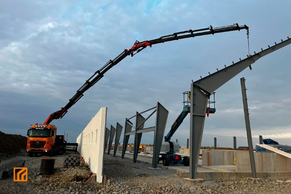 Stålkonstruktion rejser sig i Visingsö