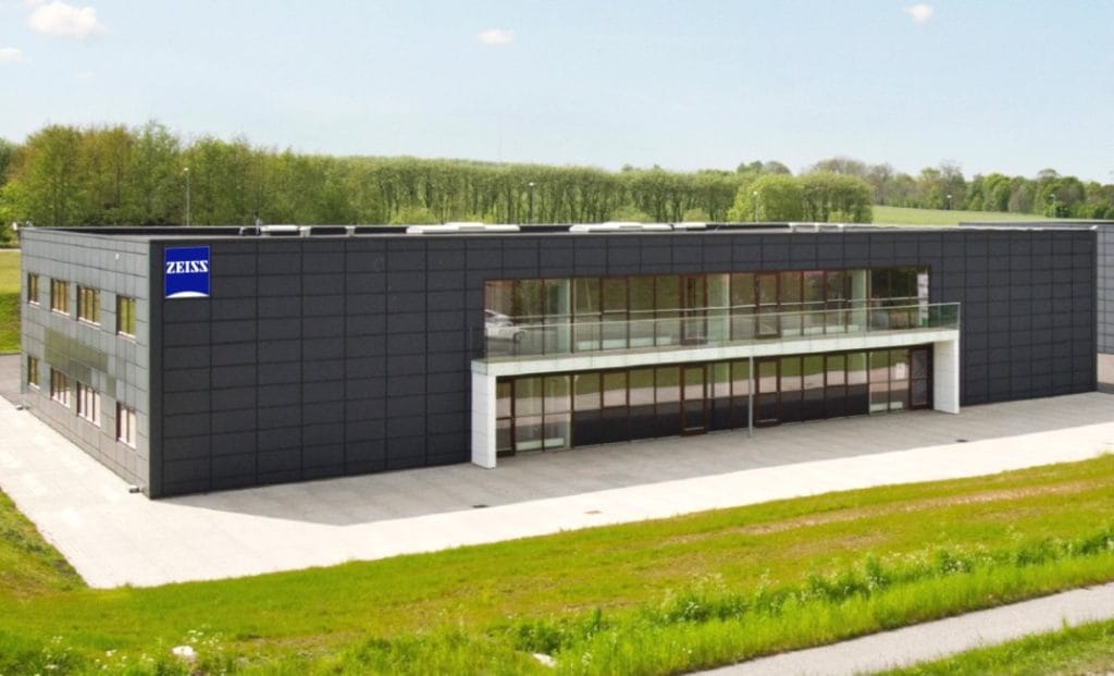 Større lokaler til ZEISS Quality Excellence Center åbner nye muligheder for kundemøder, undervisning og træning.