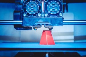 Hver europæer bruger i gennemsnit 19 kg tøj, sko og husholdningstekstiler om året, men kun 2,3 kg – svarende til ca. 12 procent – bliver faktisk genanvendt.