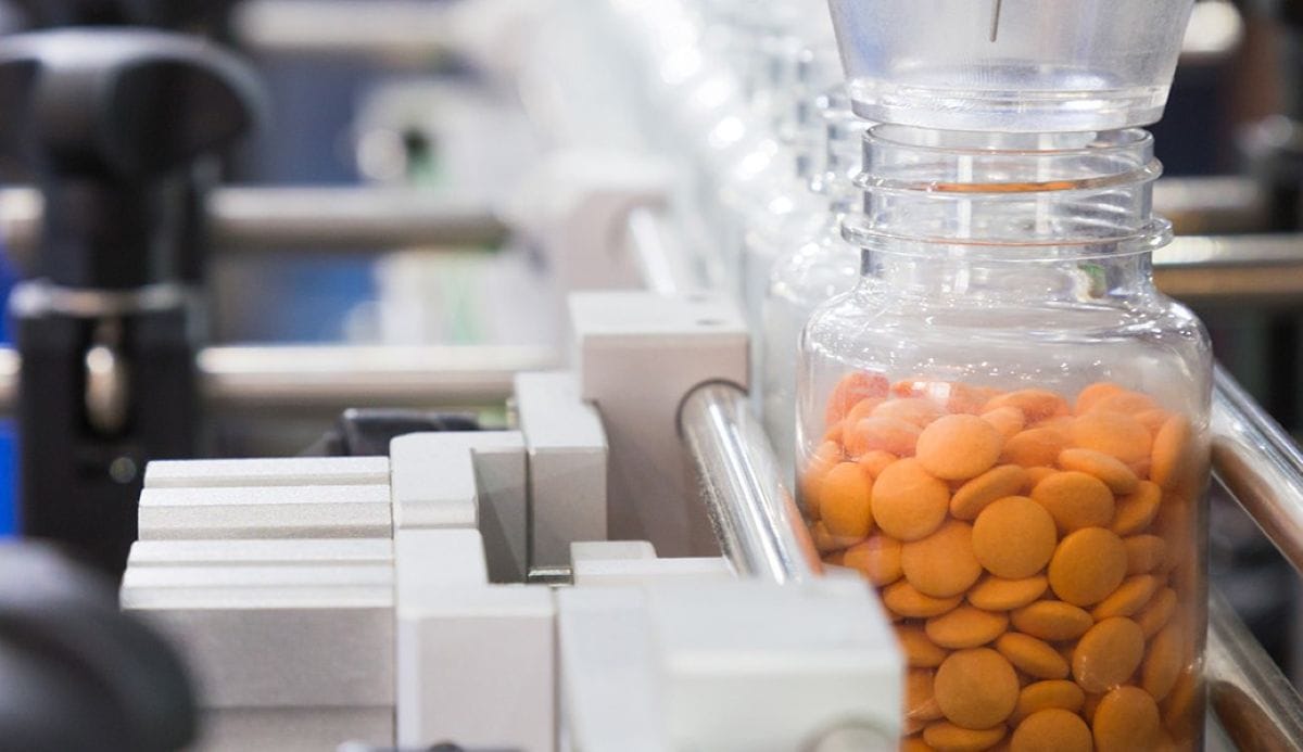 KUNDECASE: Automatiseret positionering til pakkemaskiner i medicinalindustrien