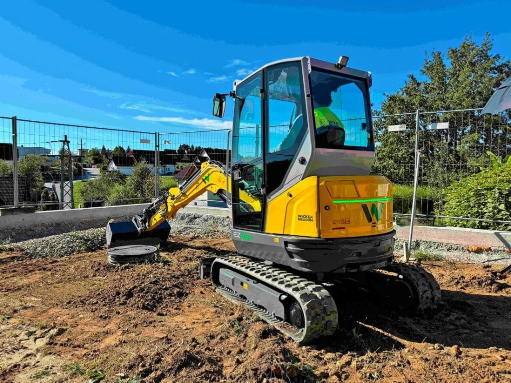 El-graveren EZ26e lægger også an til besøg på Ledreborg Slot til Have- & Landskab. 