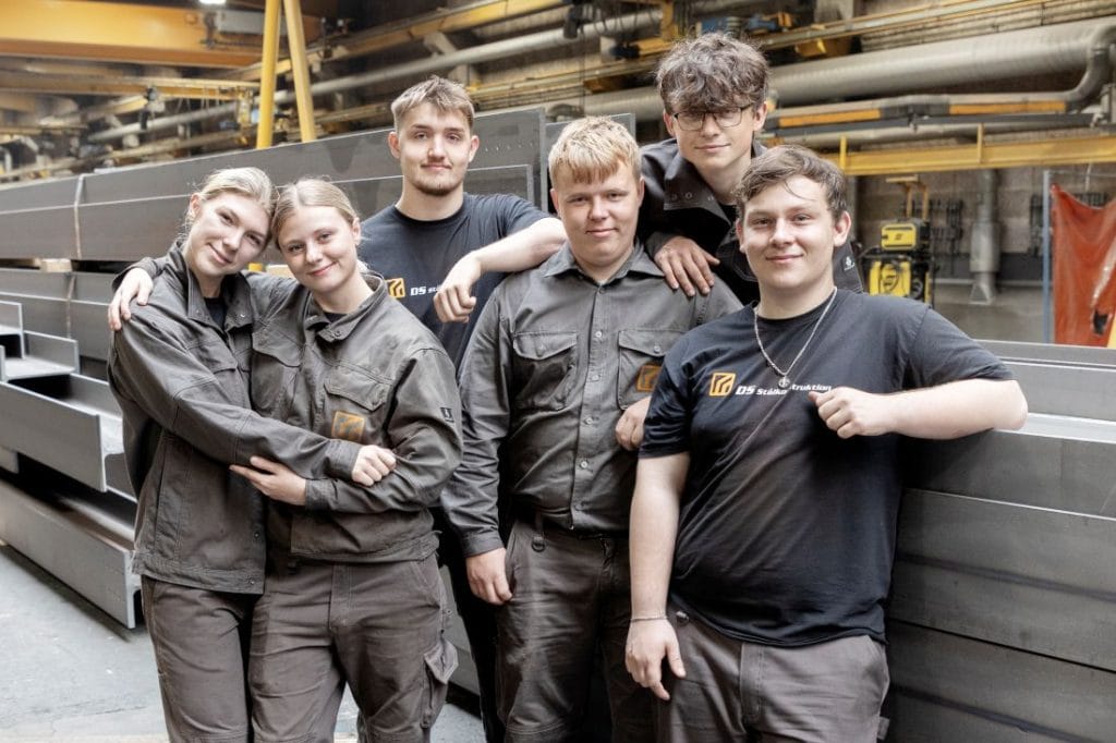  
På billedet fra venstre ses de nye lærlinge: Clara Bugge Skovgaard Herlevsen, Frederikke Nygaard Madsen, Frederik Brøndum, Andreas Borup Christensen, Laimis Girdenis og Kristian Gotlieb Bertelsen.