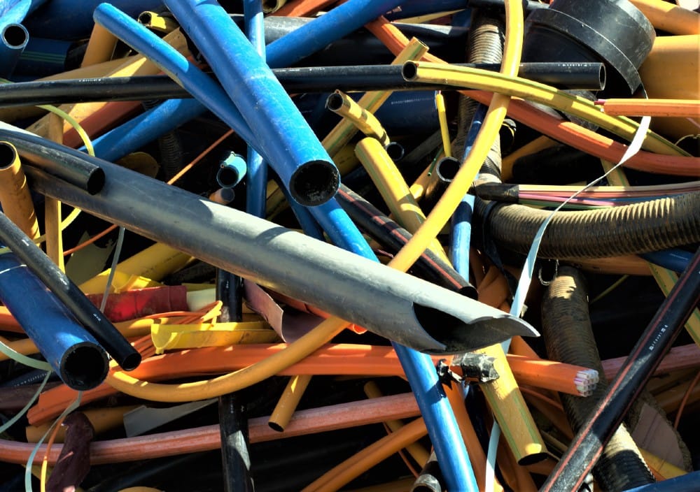 Et af de områder, Wavin fremhæver på messen, er virksomhedens Take-Back service, der kan reducere CO₂-udledningen med op til 30 procent ved at give brugte plastrør nyt liv. Rør fra byggepladser indsamles, genanvendes og indgår i produktionen af nye rør med samme høje kvalitet som helt nye materialer. 