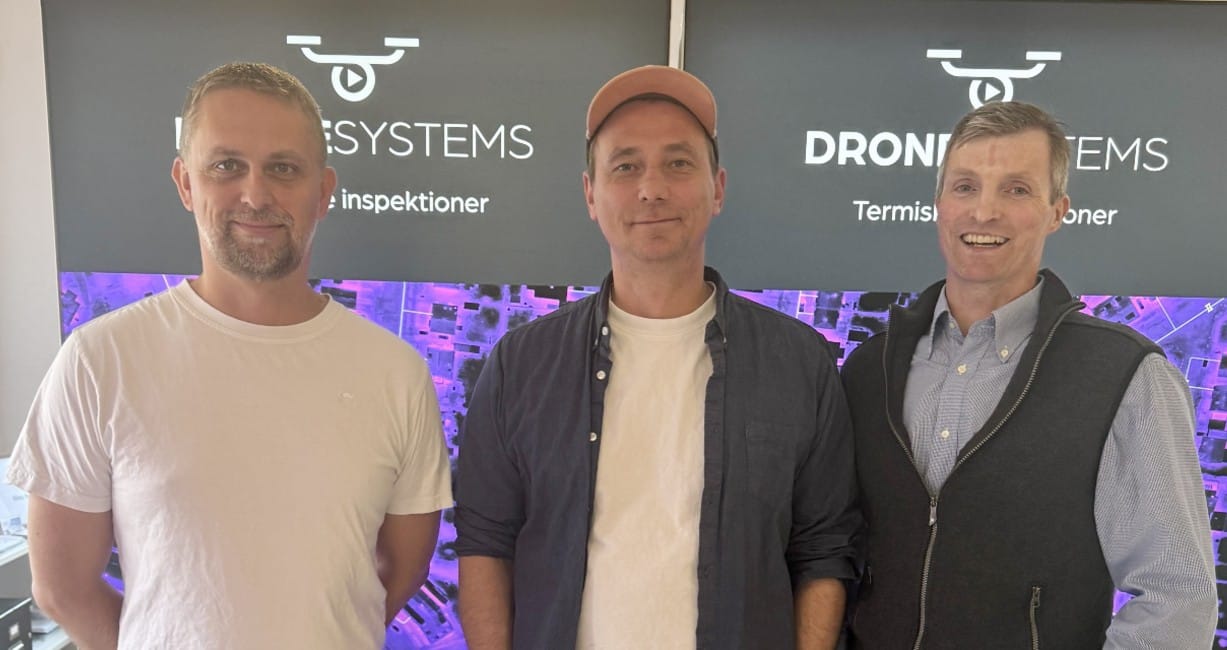 Fra v Henrik Grosen, direktør, Sune Yde Nielsen, direktør og dronefører samt xx Jens Rahbek, Drone Systems