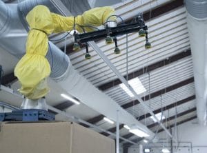 Nu løfter robotten både kasser og stemningen hos Norvigroup