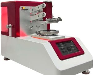 Med den nye UWT følger en række forbedringer, der gør den til den ideelle løsning for fx tekstil-, fodtøjs-, møbel- og bilindustrien. UWT forener slidtest og bøjningstest i ét instrument – og tilbyder samtidig nye muligheder med specialtilbehør