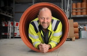 Verner H. Kristiansen - formanden for brancheforeningen Danske Kloakmestre - ”må ud af røret” og på sejltur, hvis Kloakmessen 2026 runder et besøgstal på 5.000. 