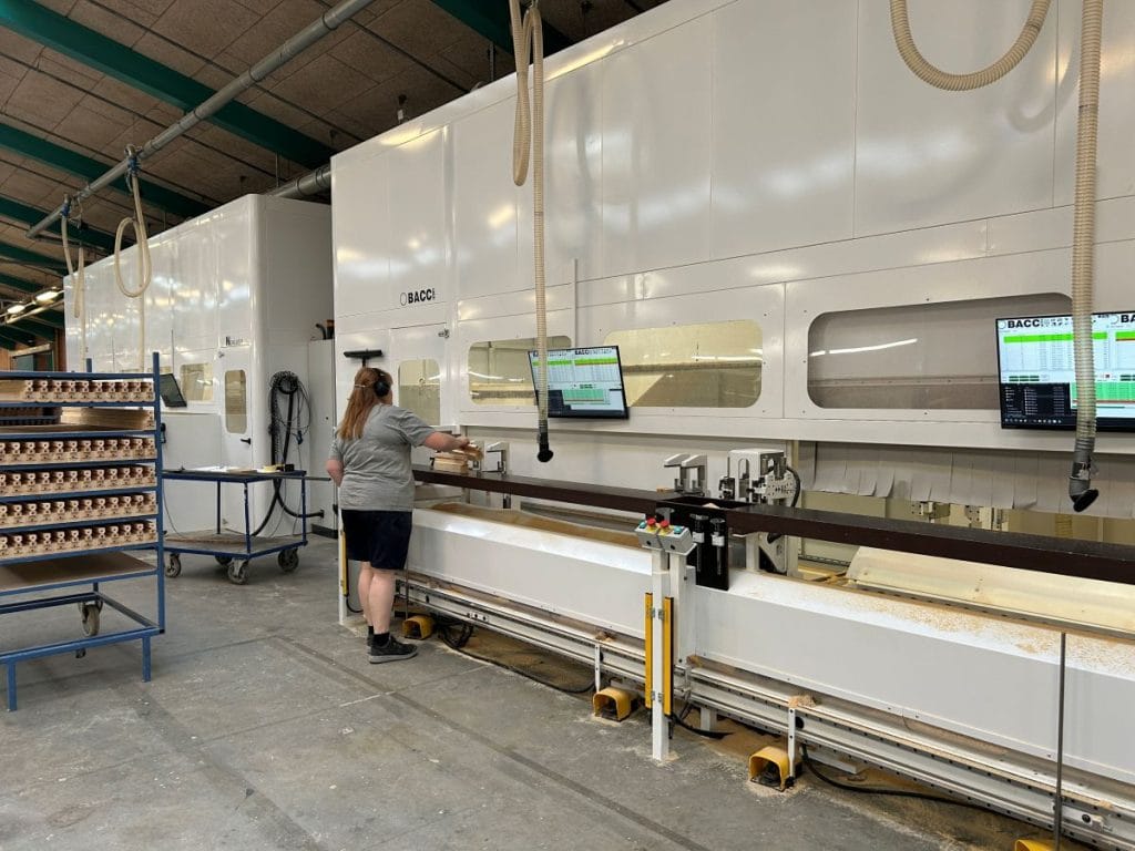 KPK Døre og Vinduers millioninvestering sker som følge af en fremtidssikring og prioritering af en fortsat produktion i Danmark, hvor virksomheden har godt 250 ansatte. Samtidig kan virksomheden fortsat producere tæt på kunderne på det danske marked.