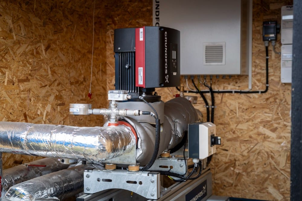 Grundfos har leveret en iGRID-løsning til Skagen Varmeværk, som sikrer, at byen nu kan få en mere stabil varmeforsyning og et fjernvarmenet, der kan håndtere de stigende belastninger langt mere effektivt.