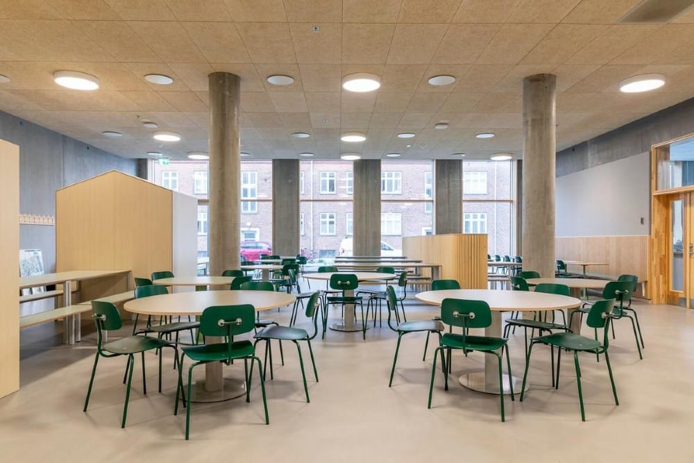 Skoleinventar i brandklasse D-s1-d2 for den fulde opbygning