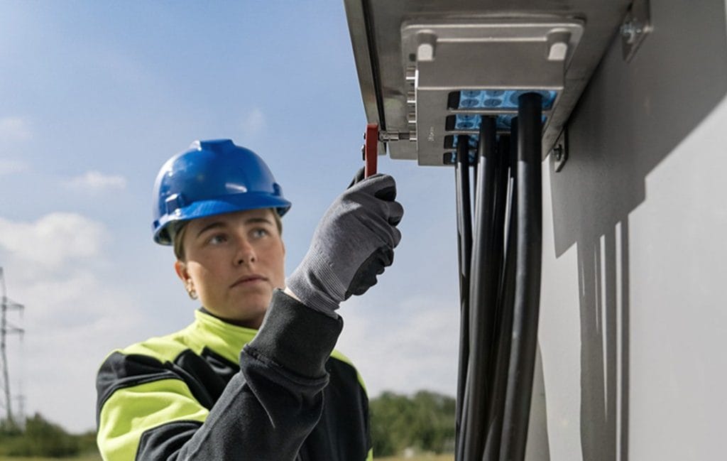 Roxtec præsenterer den nye Roxtec Cabinet Seal Platform til applikationer med høj kabeldensitet i krævende miljøer