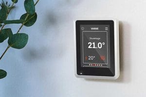 Intelligent styring optimerer varmepumpens drift efter elpriser og vejr