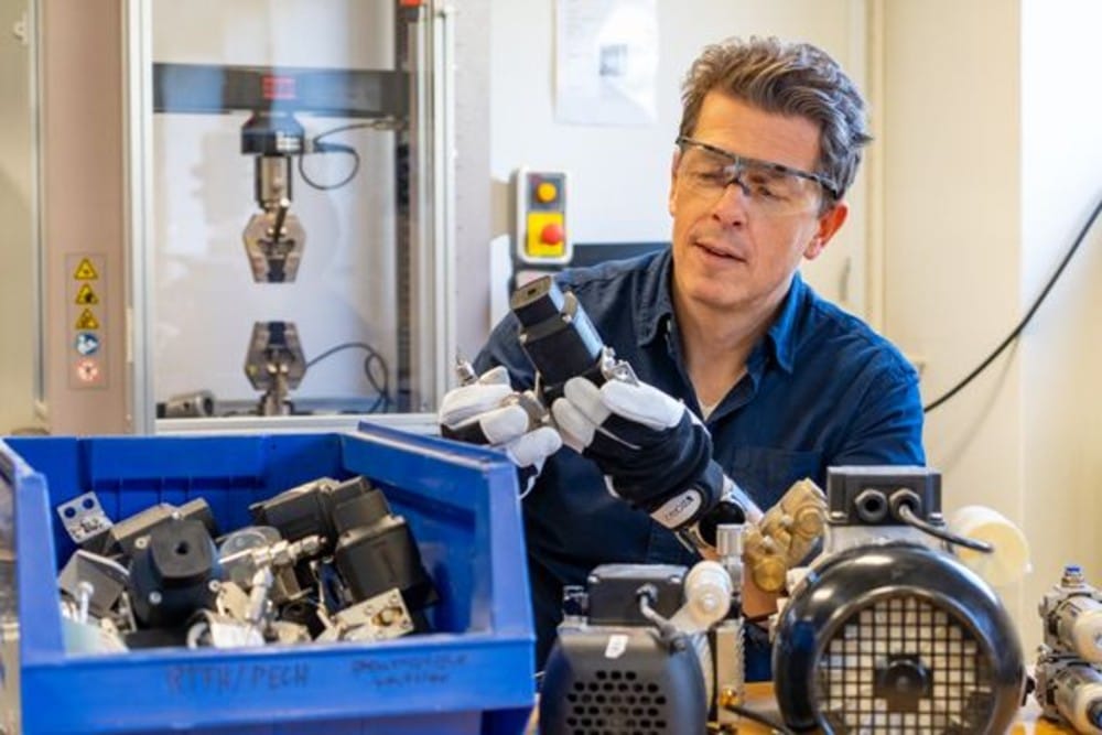 Produkterne får længere levetid. Det vil gavne både den cirkulære omstilling og virksomhedernes resiliens over for sårbare forsyningskæder og fluktuerende råvarepriser, siger seniorprojektleder Søren Haack fra Teknologisk Institut. Foto: Teknologisk Institut