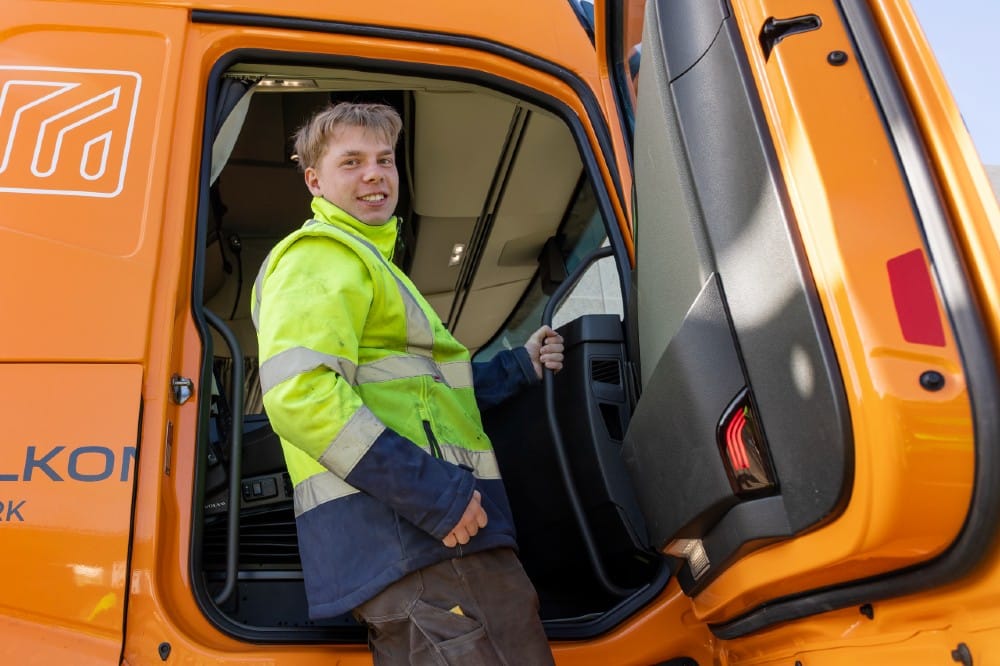 Som klejnsmedelærling kommer man på turnus ved både DS Elcobyg, DS stålprofil, og som vores dygtige lærling Emil Kirkegård er lige nu; på turnus ved montagen.