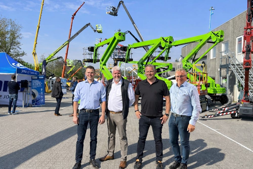 På billedet ses de fire medlemmer af styregruppen for Dansk Liftmesse. Fra venstre ses Jørgen Martinsen fra Jøma Lift Teknik A/S, Henrik Skibsted fra GMV A/S, Jesper Krogh Jensen fra Niftylift og Flemming fra Scantruck A/S.