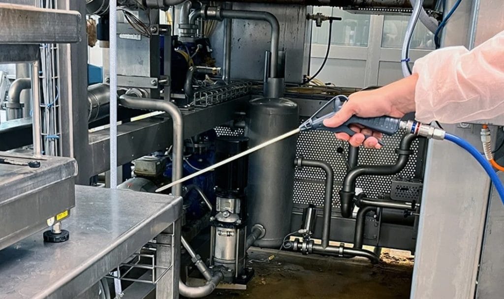 Ricola bruger 208 Detect-blæsepistolen til at understøtte fødevaresikkerheden og opretholde en rengøringsproces, der lever op til høje krav til sikkerhed, renlighed og hygiejne – selv under udfordrende produktionsforhold.