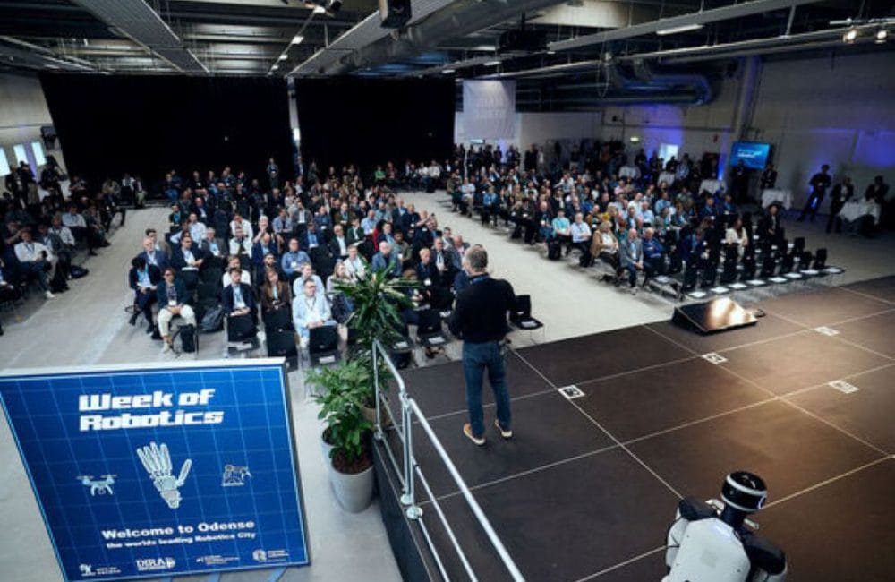 Der var både gående, talende, dansende og kørende robotter på programmet, da Week of Robotics løb af stablen i Odense fra den 5.-8. maj. Ugen samlede den danske og internationale robotbranche til konferencer, live-demonstrationer og netværk - alt sammen med fokus på fremtidens robotteknologi.