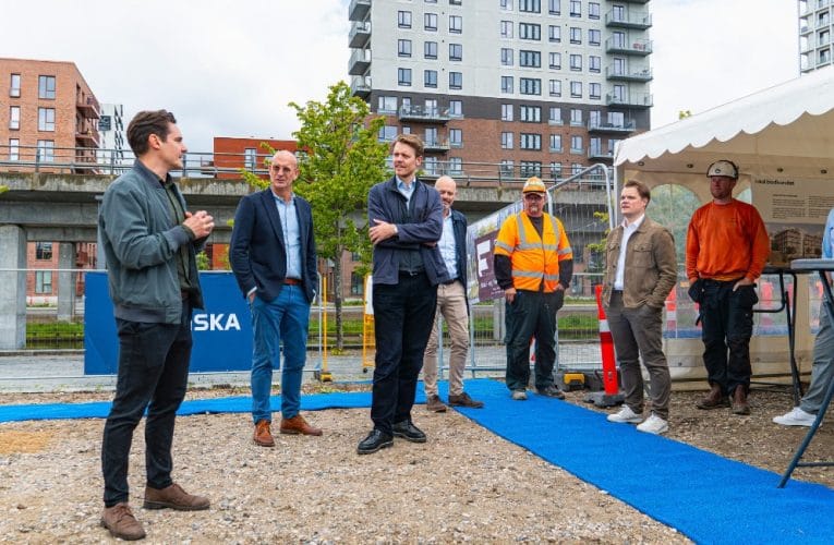 Første spadestik på Ørestads Boulevard 31 i Ørestad