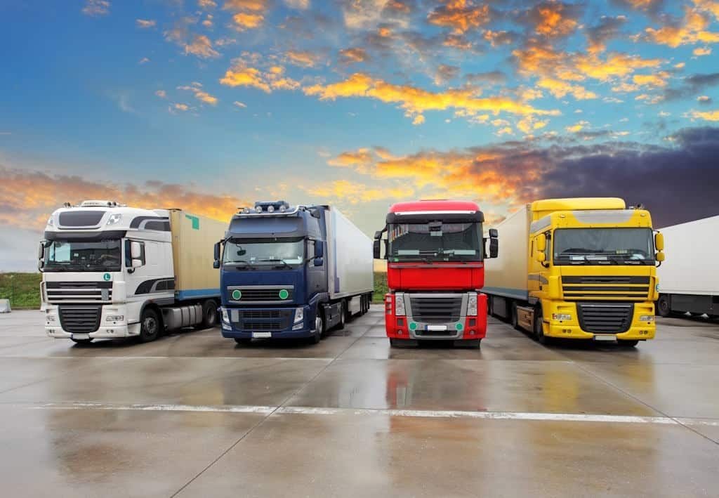 Når man arbejder med vejtransport, spedition, distribution eller farligt gods, møder man hurtigt mange betegnelser for lastbiler, trailere og vogntog.