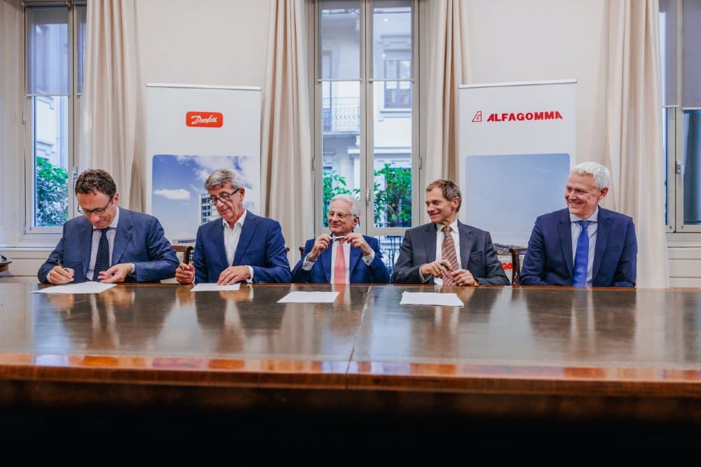 Fra venstre til højre: Professor Andrea Angelo Aurelio Amaduzzi, Board of Receivers; Professor Enrico Cotta Ramusino, Board of Receivers; Dr. Claudio Roberto Calabi, Board of Receivers; Kim Fausing, President and CEO, Danfoss Group; Jesper V. Christensen; Chief Financial Officer, Danfoss Group.