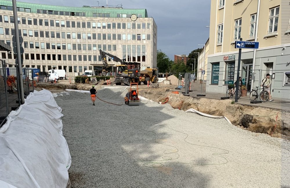 I 8-10 meters dybde er undergrunden i Lyngby for blød til at kunne klare det øgede pres, som letbanen vil give. Her er Durapor® brugt til at hjælpe med at forstærke jordbunden