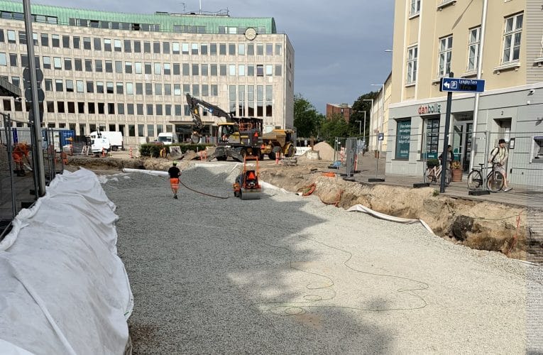 I 8-10 meters dybde er undergrunden i Lyngby for blød til at kunne klare det øgede pres, som letbanen vil give. Her er Durapor® brugt til at hjælpe med at forstærke jordbunden