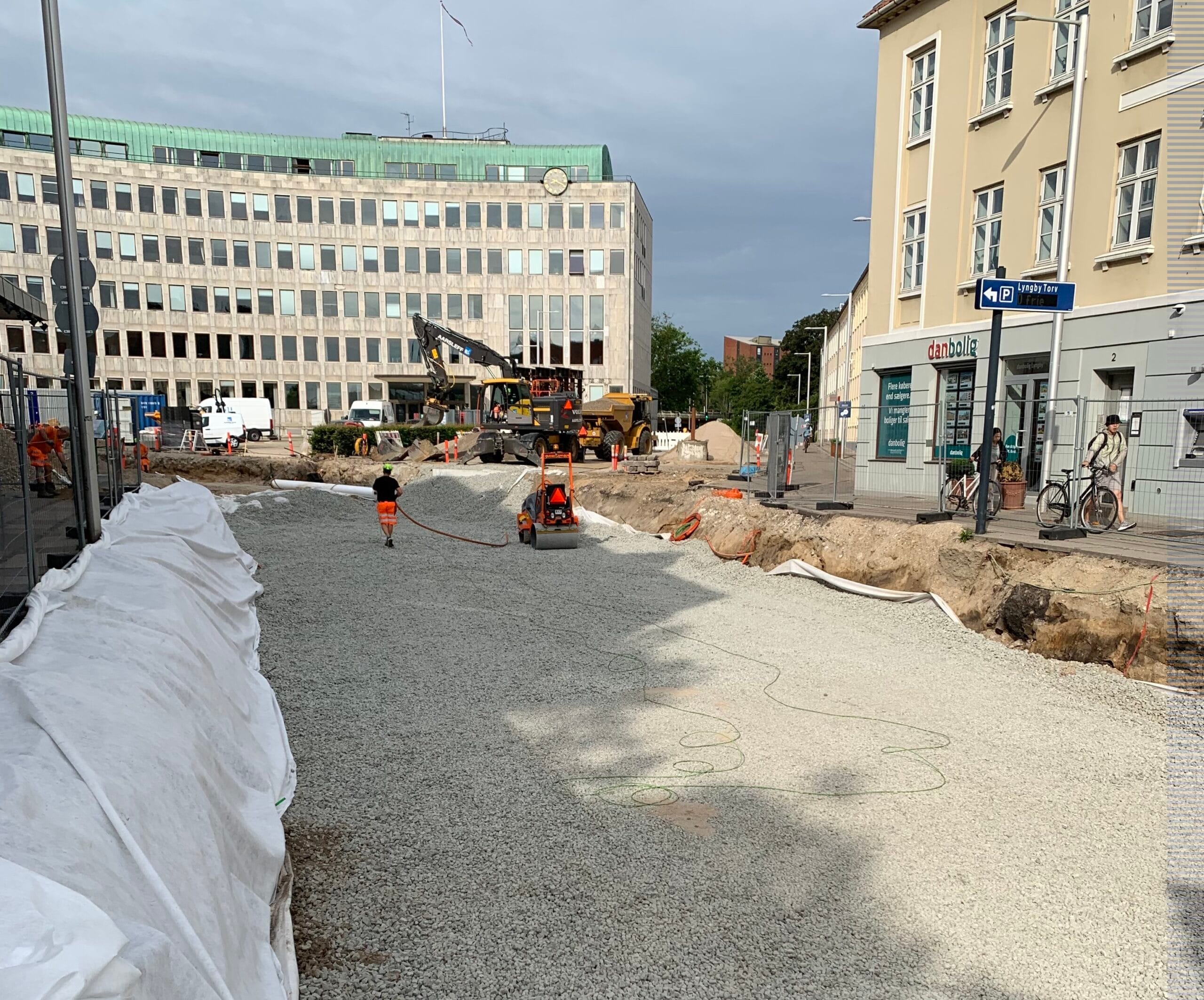 I 8-10 meters dybde er undergrunden i Lyngby for blød til at kunne klare det øgede pres, som letbanen vil give. Her er Durapor® brugt til at hjælpe med at forstærke jordbunden
