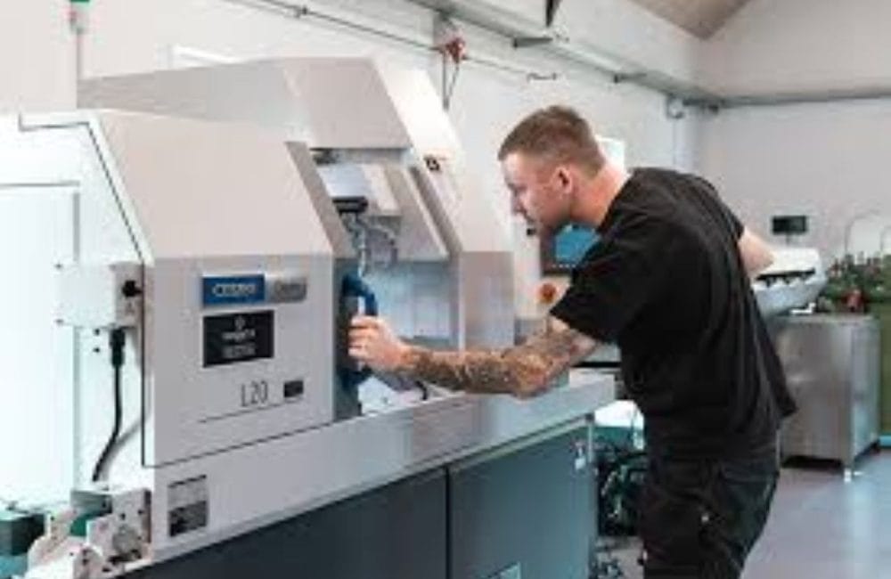 Mikroprecision er en dansk ordreproducerende virksomhed med speciale i finmekanik, CNC-drejning og fremstilling af komplekse mikroemner til industrien