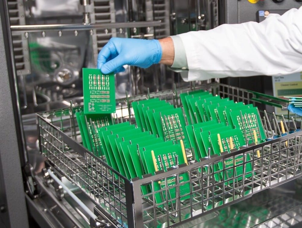 PCB-rengøring er blevet en afgørende del af kvalitetssikringen i moderne elektronikproduktion