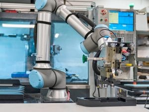 Cobots skaber mere effektiv produktion – 4 eksempler fra industrien
