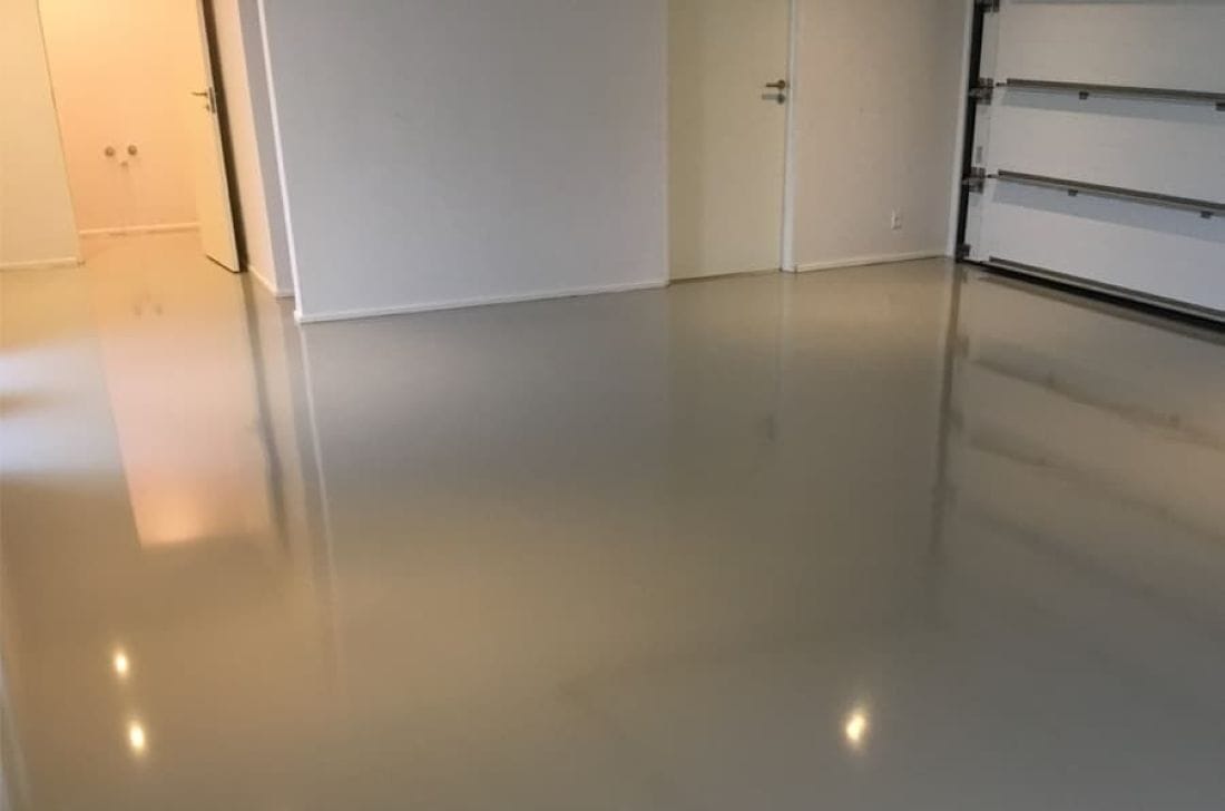 Hvis du leder efter et slidstærkt gulv med lang holdbarhed, så er epoxy det oplagte valg