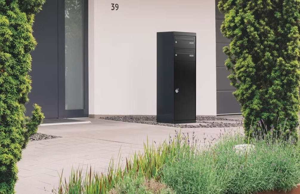 Renz Qubo komplementerer moderne arkitektur med et enkelt og stilrent design.