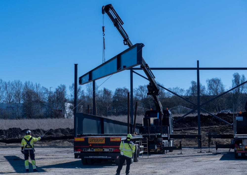 Give Steel monterer 7.000 kvm lager på under en uge