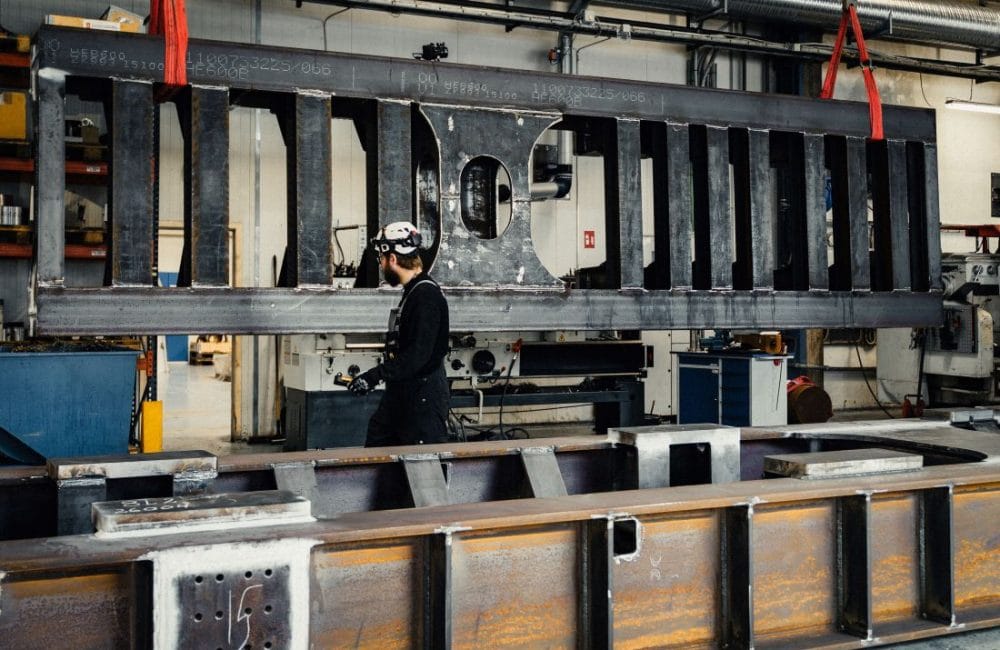Skibet bliver udstyret med seks specialudviklede generatorsæt fra Hoyer VMS Group, baseret på Wabtec MDC-motorplatform med integreret Exhaust Gas Recirculation (EGR).