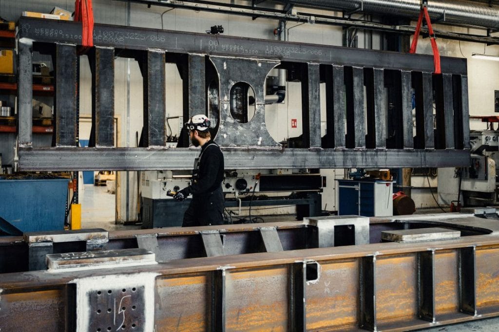 Skibet bliver udstyret med seks specialudviklede generatorsæt fra Hoyer VMS Group, baseret på Wabtec MDC-motorplatform med integreret Exhaust Gas Recirculation (EGR).