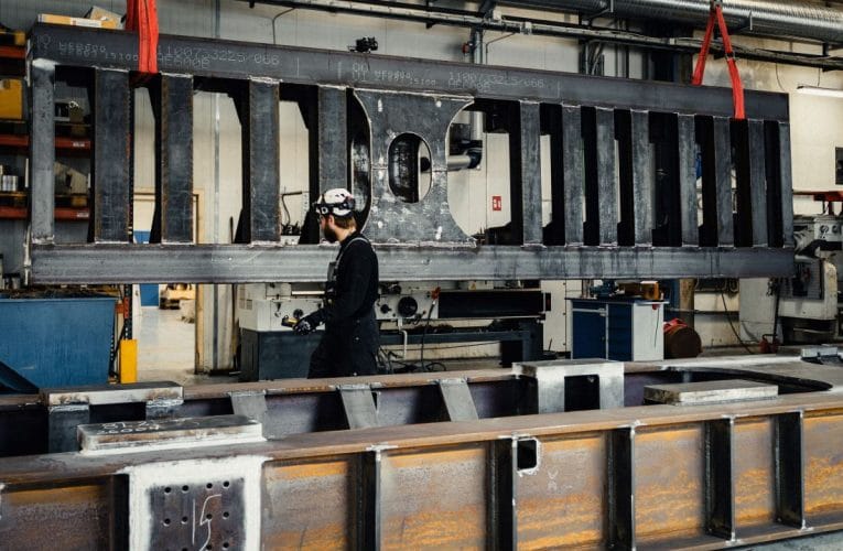 Skibet bliver udstyret med seks specialudviklede generatorsæt fra Hoyer VMS Group, baseret på Wabtec MDC-motorplatform med integreret Exhaust Gas Recirculation (EGR).