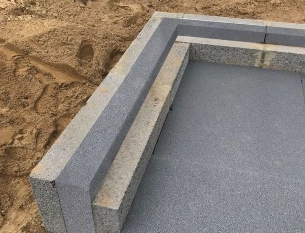 Letklinkerblokke er et af de mest anvendte materialer i Danmark til fundamenter og indervægge. Nu skal nyt projekt undersøge, hvordan man kan nedsætte klimabelastningen med brug af biokul. Foto: CRH Products.