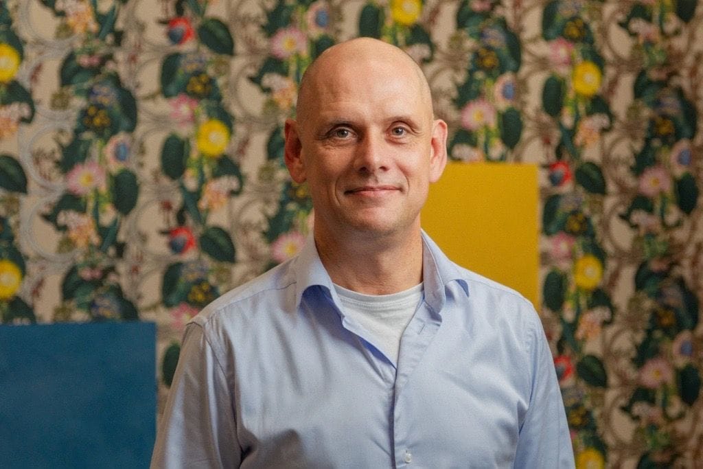 Poul Møller Hansen, Vice President Research & Development hos Flügger, peger på, at kvalitetsmaling kan skabe værdi gennem højere effektivitet, længere holdbarhed og færre reklamationer.