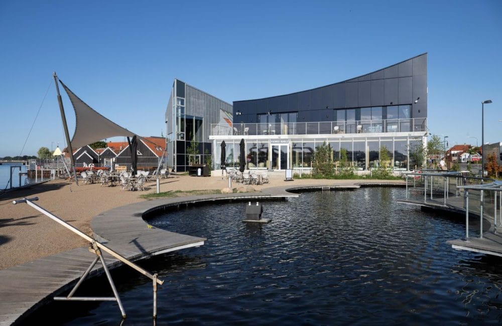 Specialdesignet og robust facade sætter nyt præg på Kerteminde Havn