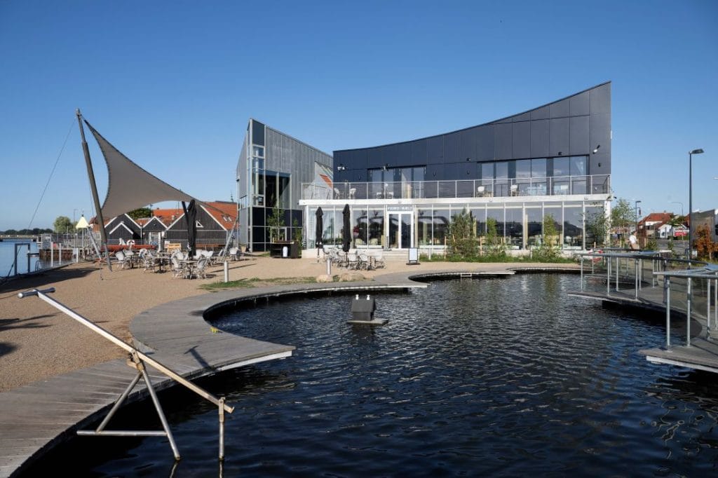 Specialdesignet og robust facade sætter nyt præg på Kerteminde Havn