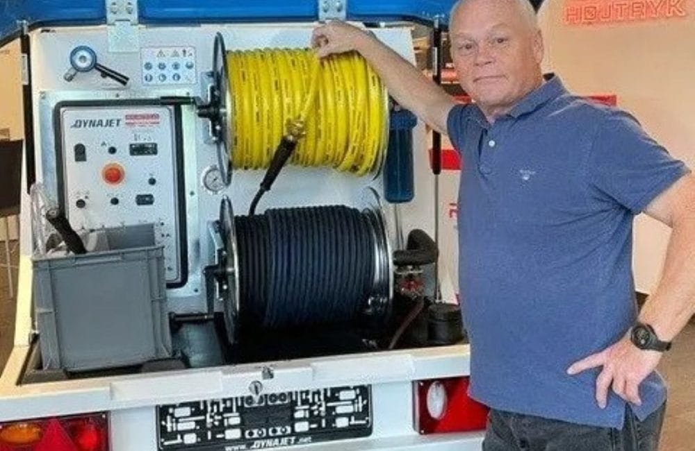 Flemming er ansat som sælger, med primært fokus på produkter fra Dynajet, Hako (tidl Oertzen) og Aquajet og vil være at finde både på kontoret i Esbjerg og ude på de dansk landeveje.