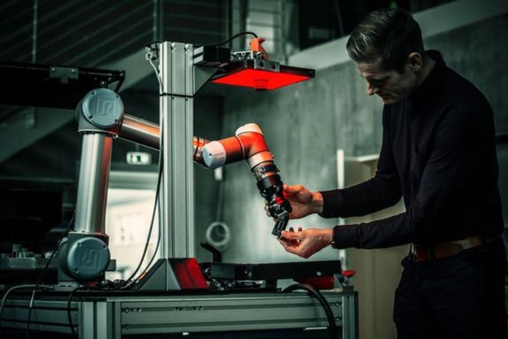 For at imødegå udfordringen planlægger 71 procent af forsvarsvirksomhederne at investere i nye produktionsteknologier: Bl.a. peger de i rapporten på øget automatisering, digitalisering og flere robotter. Foto: Teknologisk Institut.