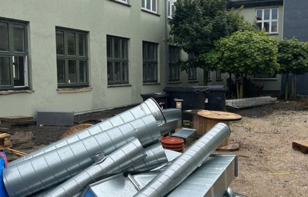 Inspirationen til projektet kommer blandt andet fra et konkret renoveringsprojekt, som Teknologisk Institut har besigtiget for PKA Ejendomme i Brøndby. Her viste en grundig gennemgang af bygningens eksisterende ventilationsanlæg, at det var muligt i vid udstrækning at genbruge installationerne som led i ombygningen, frem for at udskifte dem. Foto: PKA Ejendomme.